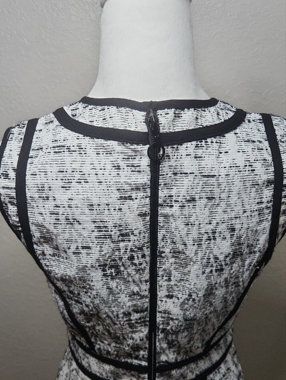 Calvin Klein Black and White Paneled Sheath Dress Midi Size 4 - Picture 5 of 11